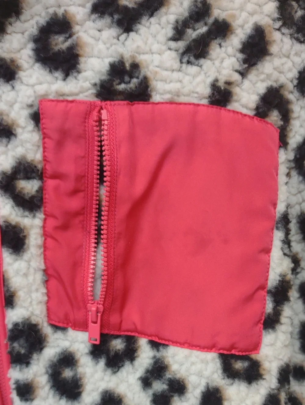 Old Navy Girl's Snow Leopard Full Zip Cozy Sherpa Jacket Side Pockets Zip Pocket